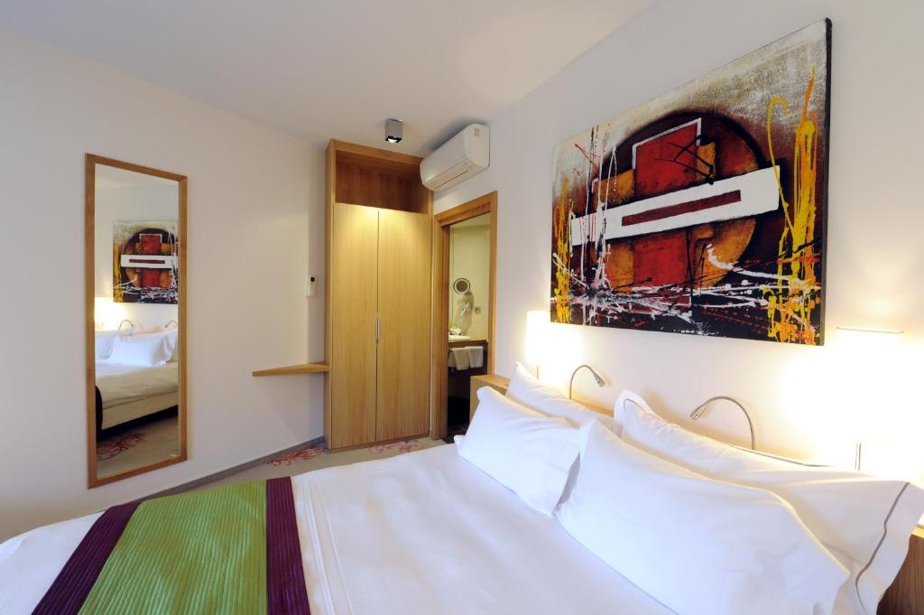 Logis Hotel Restaurant A L'Etoile Wingersheim-les-Quatre-Bans Стая снимка